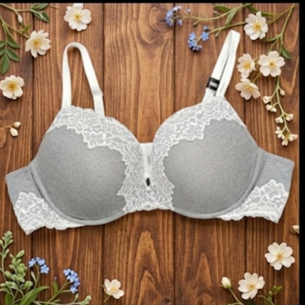 Torrid  Curve Gray Lace Detail Plung Push Up Bra